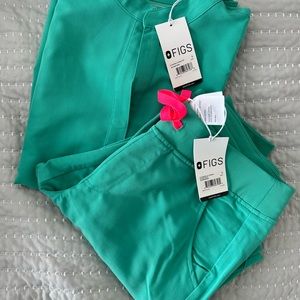 NEW WITH TAGS FIGS Scrub Set